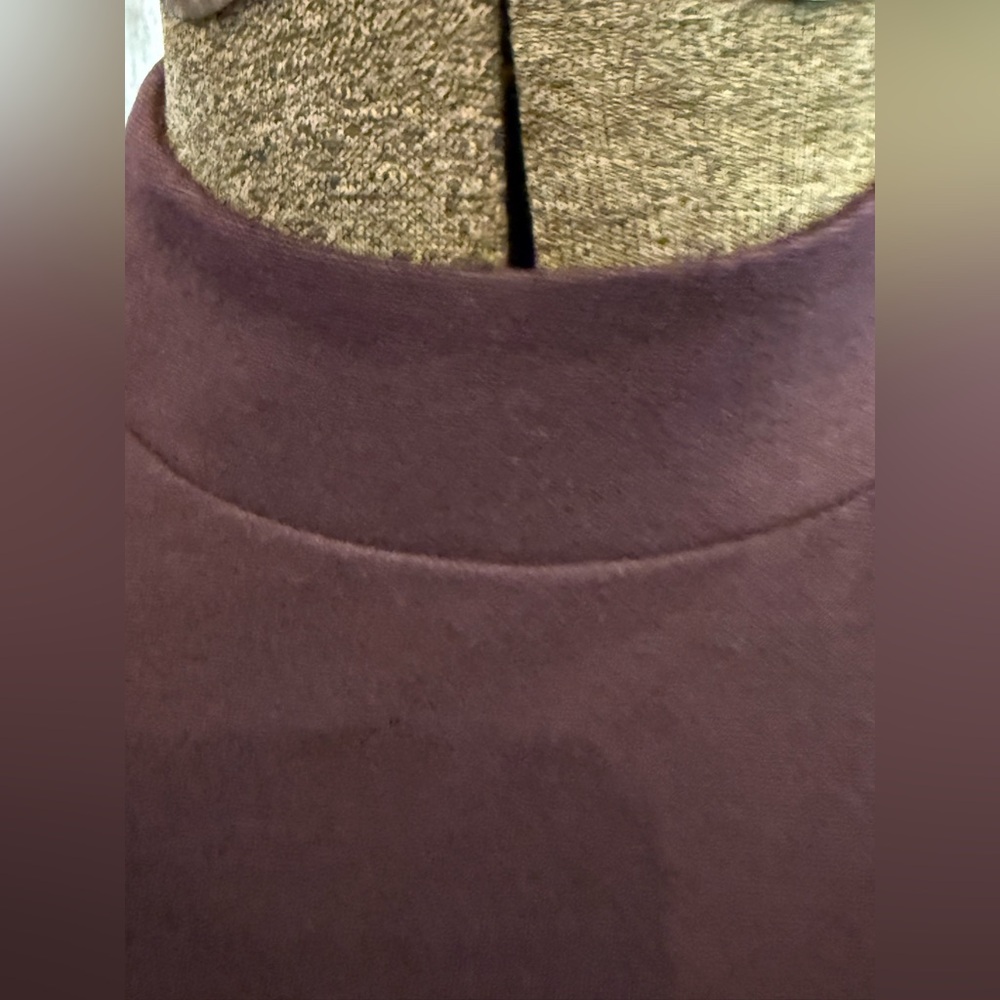 Elegant Purple Dress with Red Accents - Picture 6 of 14